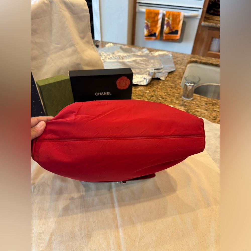 KATE SPADE RED NYLON HANDBAG PURSE SILVER FRONT & STRAP ZIPPER TOP - Picture 8 of 9